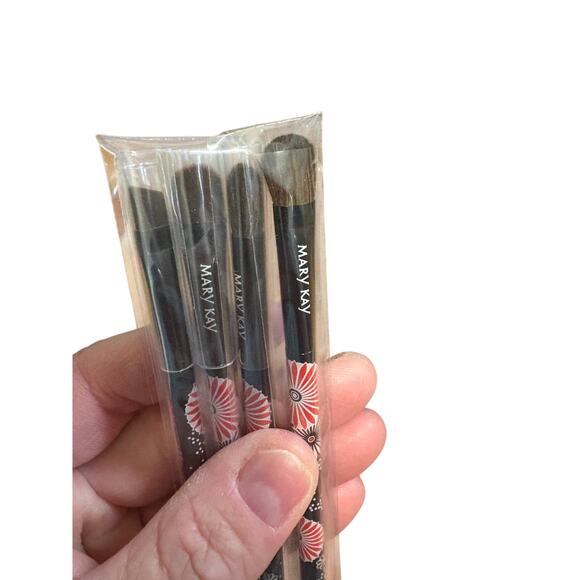 NEW Mary Kay Eye Brush Collection with Bag - Picture 3 of 3